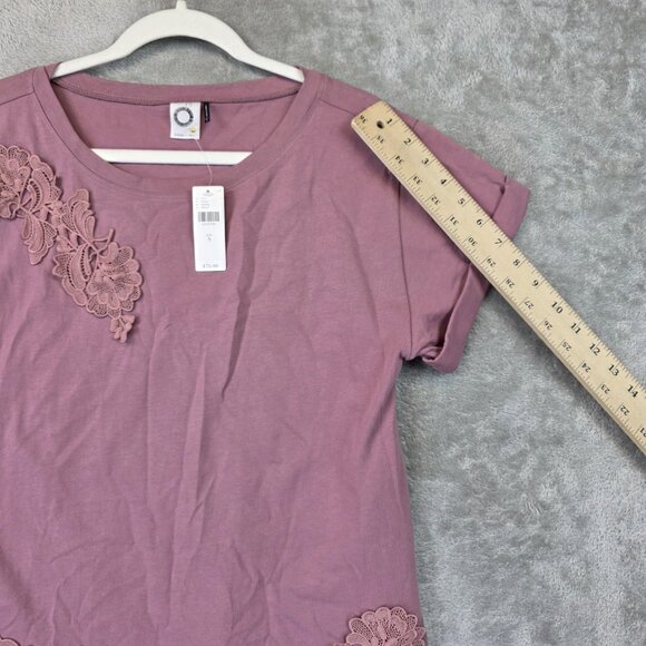Akemi + Kin Shirt Womens Small Mauve Asymmetrical Floral Lace Hem Tunic Top - Picture 4 of 15
